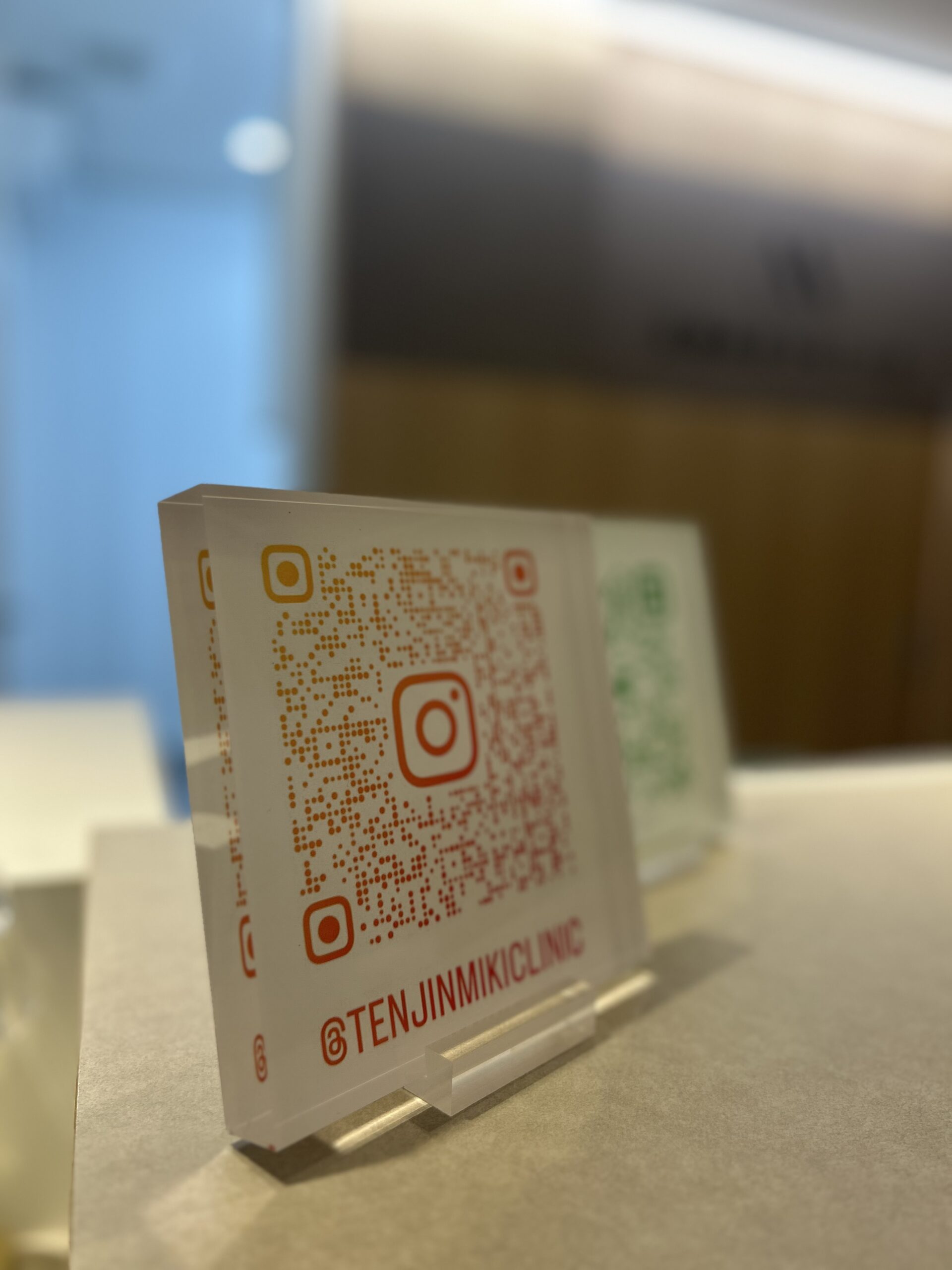 天神みきクリニック様　アクリルパネルサイン